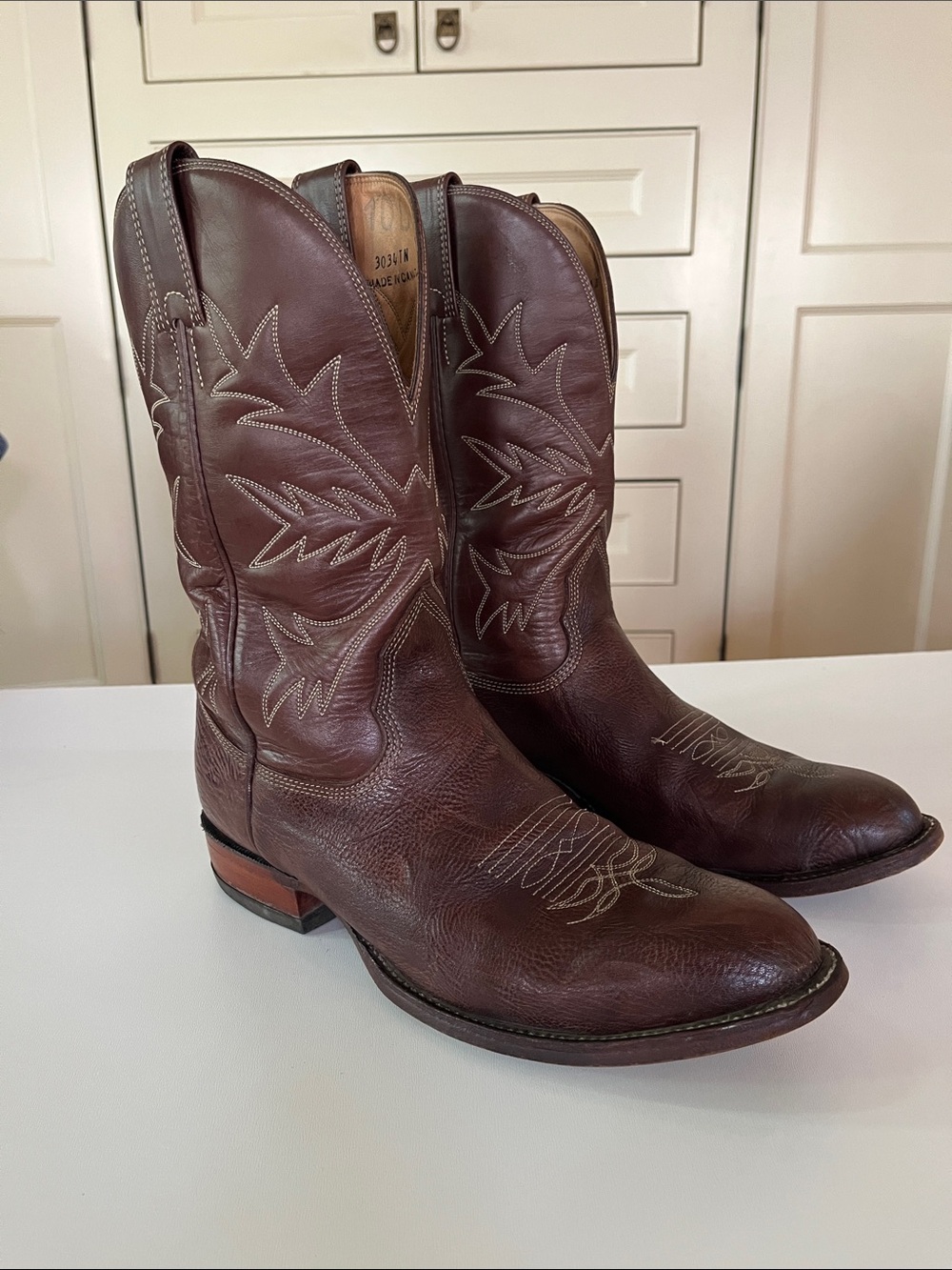 Alberta Boot Company classic brown leather men’s cowboy boots. Size 10 D